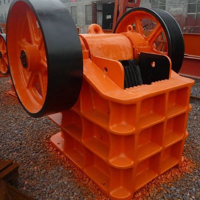 Tipo de triturador de mandíbula de motor diesel pequeño Tipo de triturador de mandíbula de roca móvil con diseño