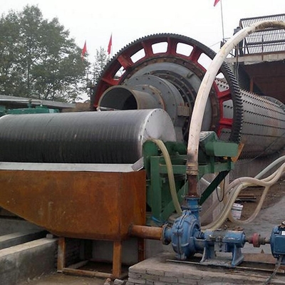 Molino de bolas húmedas con motor o motor para moler mineral de oro a precios asequibles