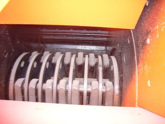 11kw Voltado 380v Pequeña mina de oro piedra martillo molino triturador a polvo para la minería de oro