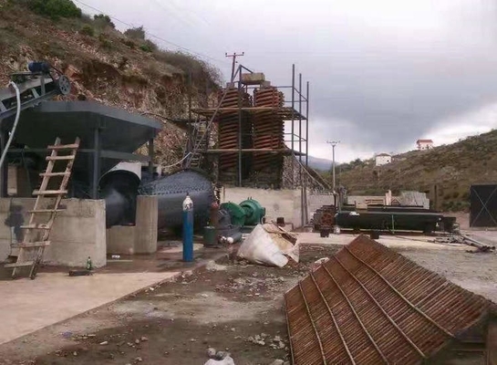 15-30% Densidad de estiércol Laboratorio de procesamiento de minerales Tabla de agitación de oro con forma de onda de dientes de sierra