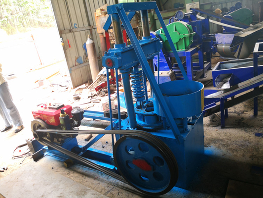 Materia prima del viento de carbón Motor diesel Prensa de carbón Hexágono Briquette haciendo máquina