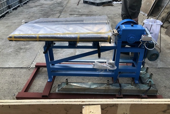 15-30% Densidad de estiércol Laboratorio de procesamiento de minerales Tabla de agitación de oro con forma de onda de dientes de sierra